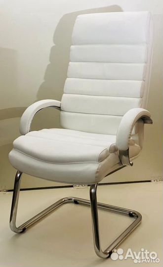 Офисное кресло