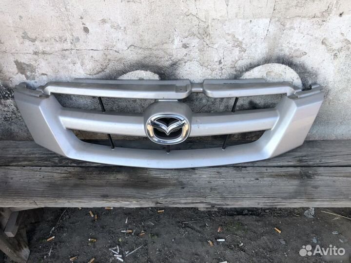 Mazda Tribute 2005 Мазда Трибьют Решетка радиатора