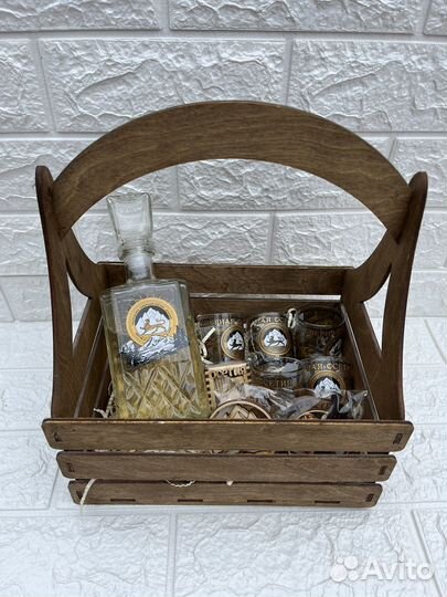 Графин, рюмки, пивной бокал