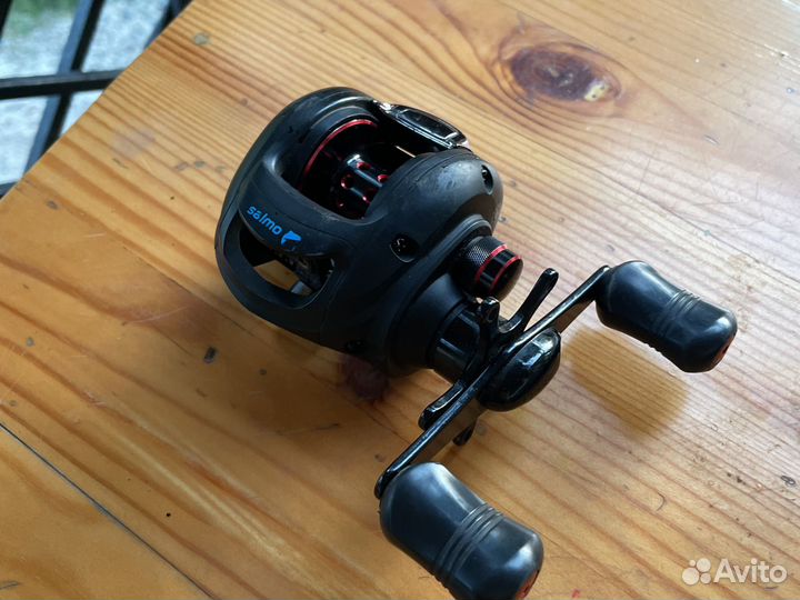 Кастинговый спиннинг с катушкой