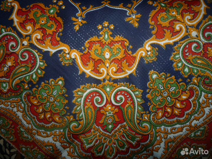 Платок шелк новый 69*69 см