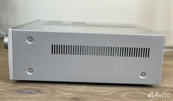 Ресивер arcam AVR300