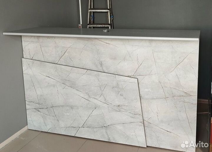 Стойка ресепшн