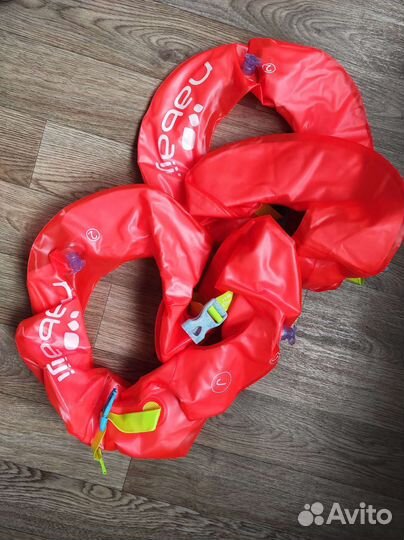 Надувной жилет для плавания Декатлон