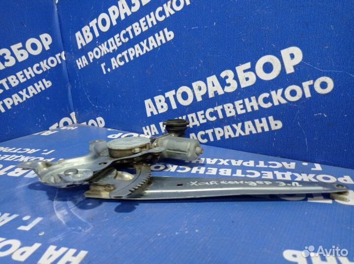 Задний правый стеклоподъемник Toyota Highlander