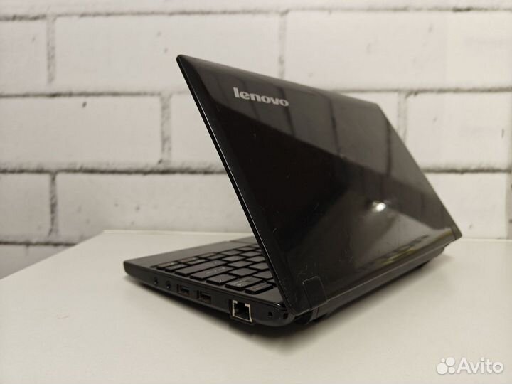 Бюджетный нетбук Lenovo