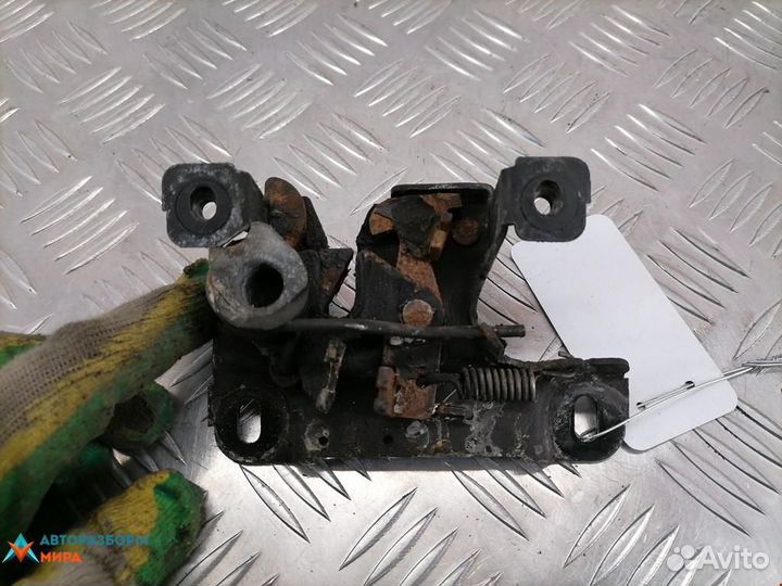 Замок капота Audi A6 4A/C4 1996 8D0823509J