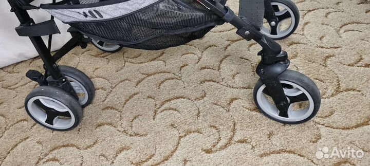 Прогулочная коляска трость