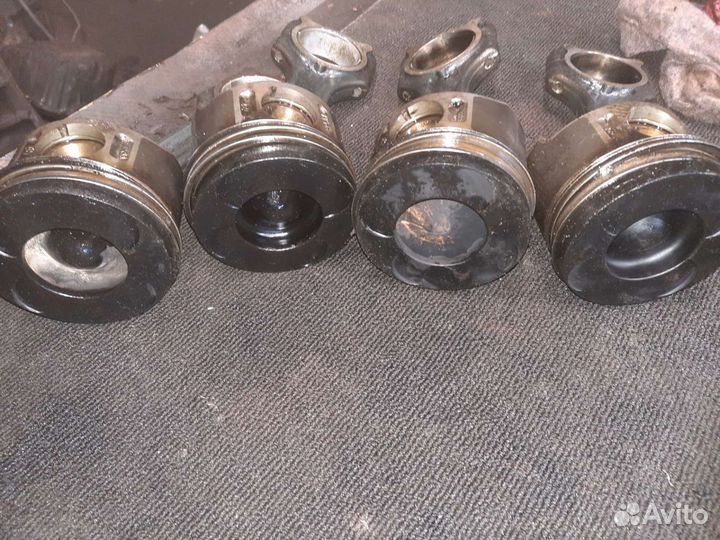 Поршень с шатуном Mercedes OM646