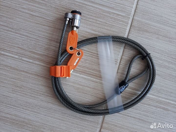 Тросик с замком Kensington для ноутбука