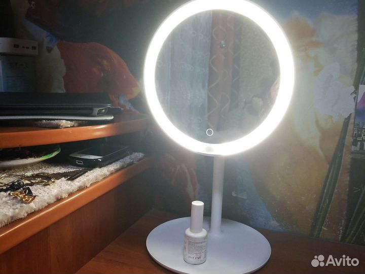 Зеркало для макияжа с подсветкой