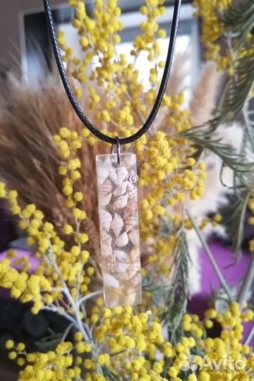 Подвеска из эпоксидной смолы среднего размера