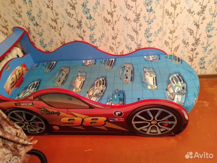 Кровать машина