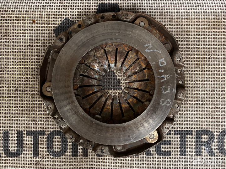 Корзина сцепления Volkswagen Passat B3 028141025B