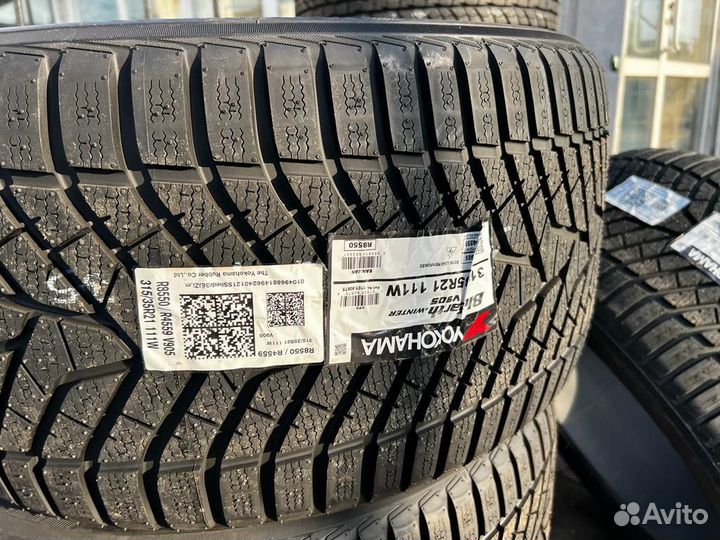 Yokohama BluEarth Winter V905 315/35 R21 111W