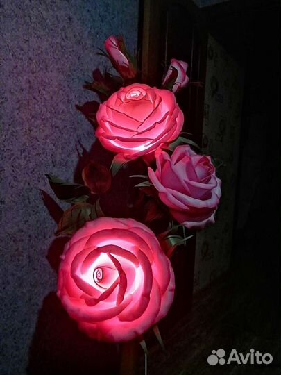 Ростовая роза с бутонами торшер