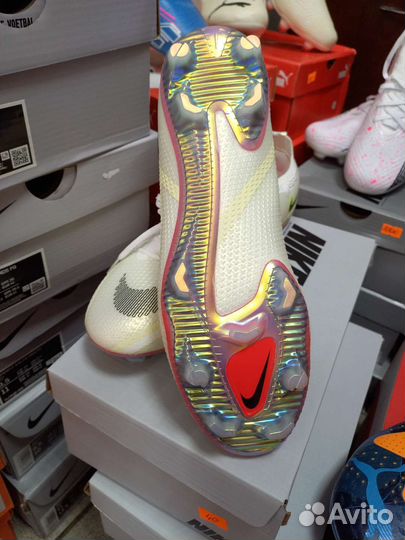 Футбольные бутсы nike phantom