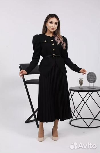 Костюм женский с юбкой и пиджаком