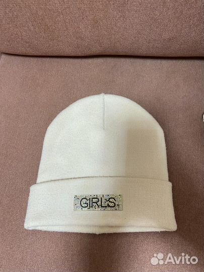 Шапка для девочки на сезон с сентября по ноябрь