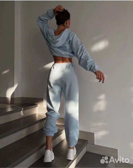 Женский спортивный костюм