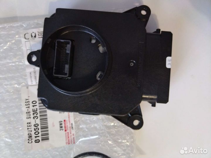 Блок фары Toyota camry v70 81056-33E10