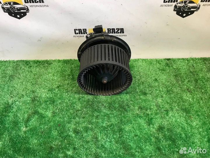 Моторчик отопителя Nissan Almera