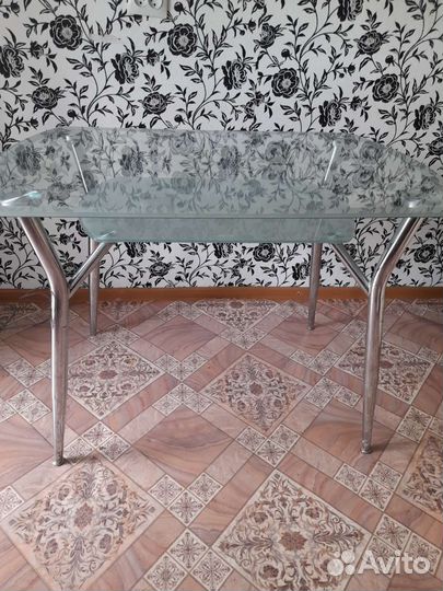 Стол кухонный стеклянный б/у