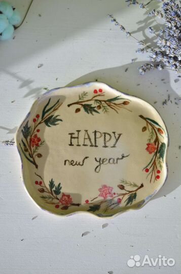 Керамическая тарелка ручной работы