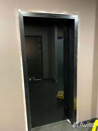 Распашные стеклянные двери