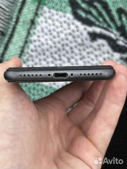 Телефон iPhone 8 64 gb