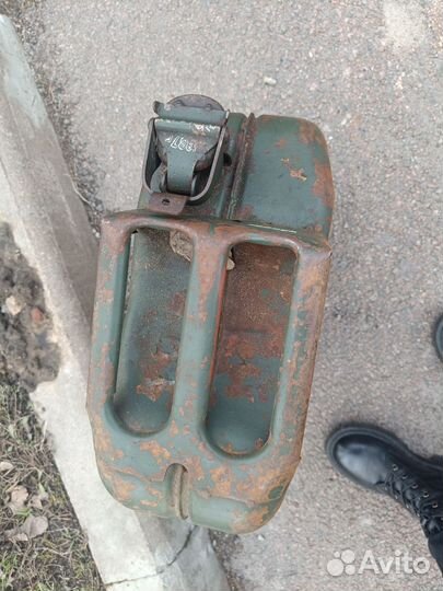 Канистра 20 литров железная