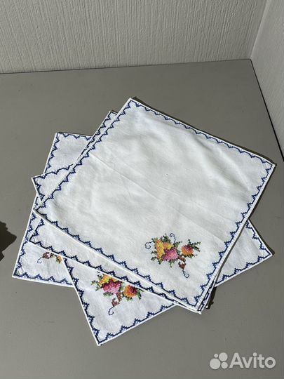 Старинная большая вышитая скатерть и салфетки