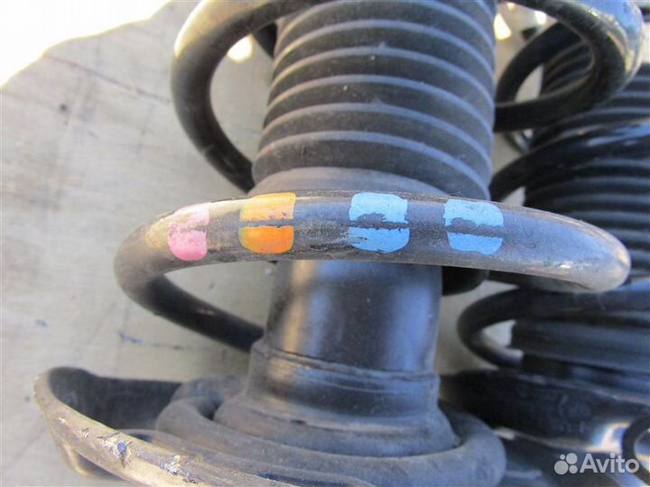 Стойка подвески передняя Volkswagen Golf Plus 5M1