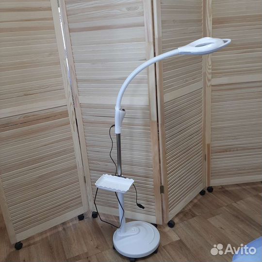 Косметологическая лампа лупа