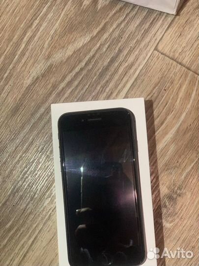 iPhone SE, 64 ГБ