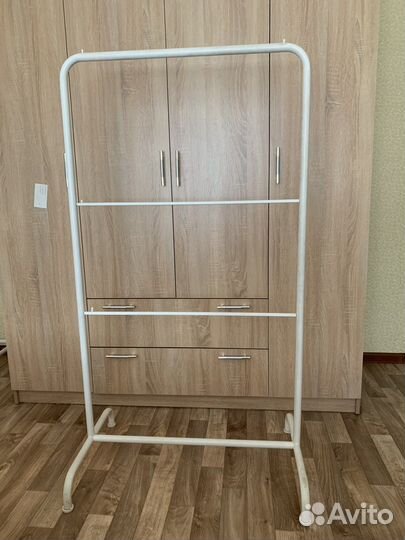 Рейл для одежды