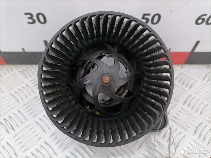 Моторчик печки Skoda Superb 2003 8D2820021