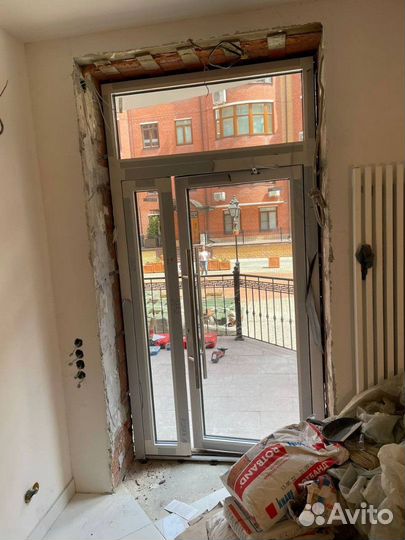 Алюминиевая дверь / Алюминиевые двери