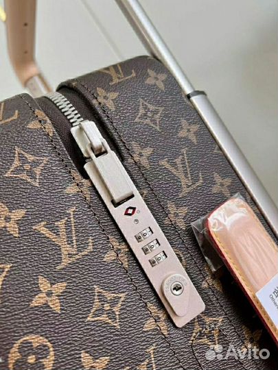 Чемодан на колесиках Louis Vuitton