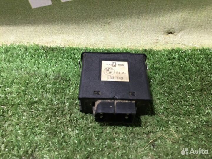 Кнопка обогрева заднего стекла Bmw 5-Series E34