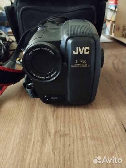 Видеокамера JVC compact GR—AX210