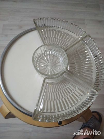 Менажница на крутящем поддоне