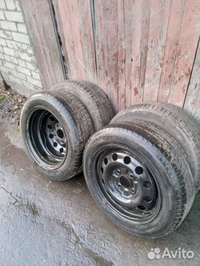 Колеса с колпаками и шинами Pirelli Cinturato P1