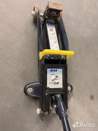 Домкрат подкатной