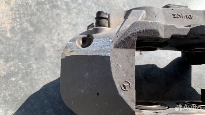 Суппорт тормозной передний левый Mercedes-Benz