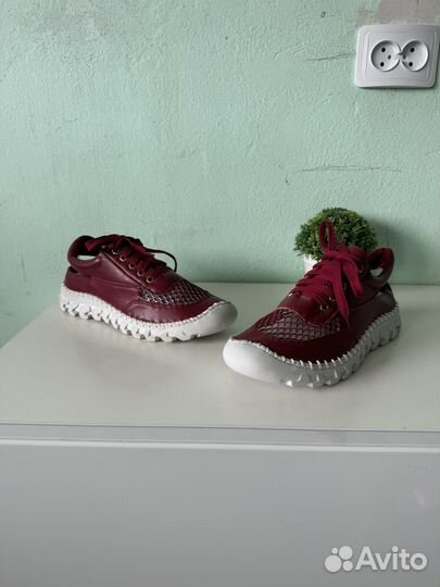 Кроссовки женские новые