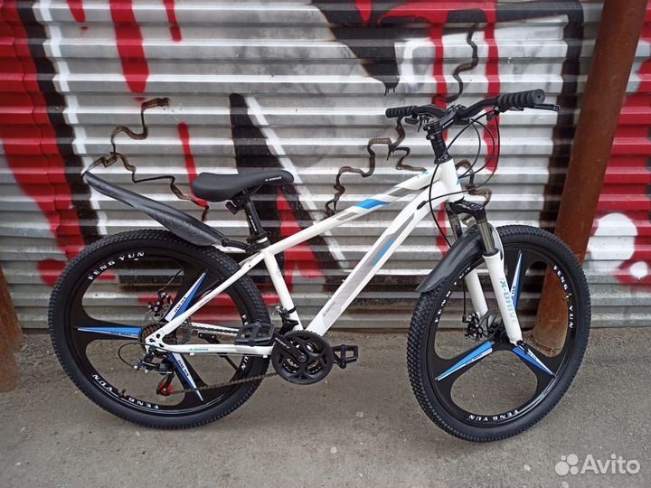 Велосипед на литых дисках 26