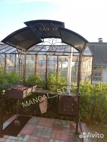 Мангал с крышей
