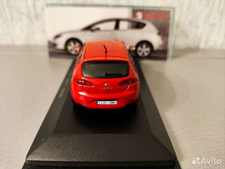 Модель seat leon 2006 красный масштаб 1:43