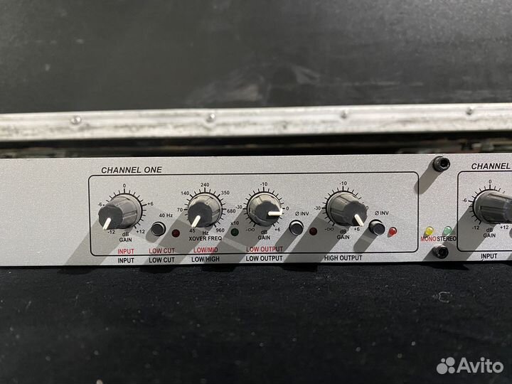 Кроссовер DBX 223S